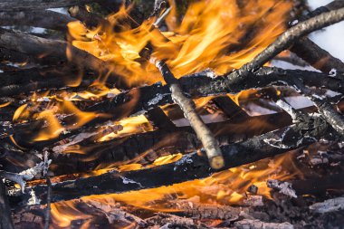 Ve büyük yangın alev yanan