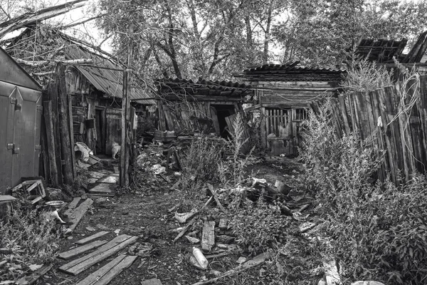 Slum casa in legno di villaggio lontano — Foto Stock