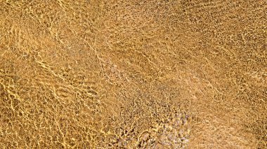 Su yüzeyinde Ripples parlayan