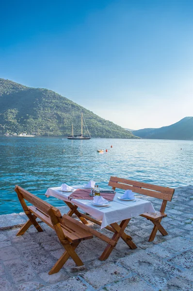 Mesa en un restaurante en la playa —  Fotos de Stock