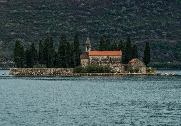 Mosteiro da ilha St. George perto de Perast — Fotografia de Stock