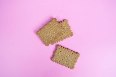 Tatlı kurabiye pembe arka planda