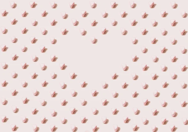 用红白相间的心形棉花糖制作的矩形等距图案 中间有心形复制空间 彩绘米色背景的45度角度 — 图库照片
