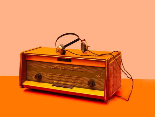 Antik Radio Med Gammal Typ — Stockfoto