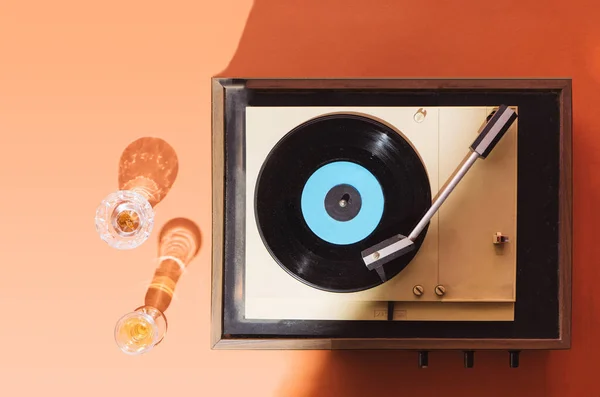 Flat Lay Gramophone Record Player Sixties Turntable Single Vinyl Orange — Stock Photo, Image
