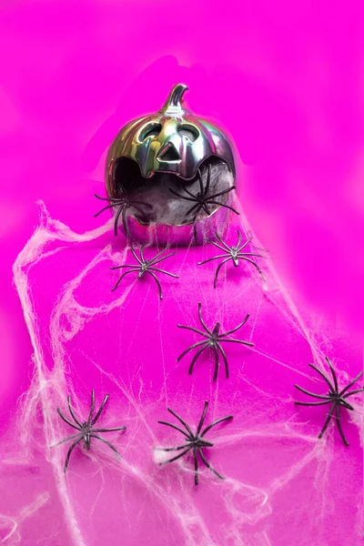 Calabaza Halloween Aterrador Arreglo Futurista Mínimo Arañas Arrastrándose Aterradora Web —  Fotos de Stock