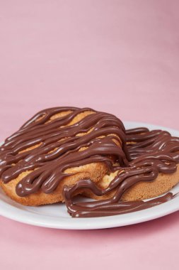 Çikolata ezmeli taze krep, çörek kreması, çikolatalı gözleme.