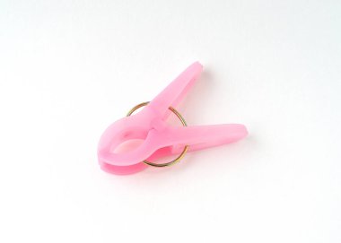 Pembe mandal beyaz arkaplanda izole..