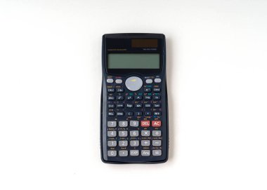 Bilimsel hesap makinesi beyaz arkaplanda izole edildi.