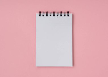 Kopya alanı olan bir defter. Düz görünüm.