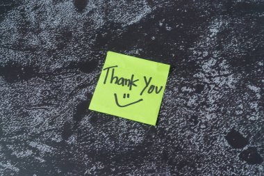 Bir parça kağıt ve bir metin. Teşekkür ederim.