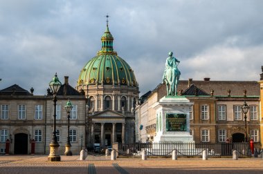 Amalienborg ve mermer Kilisesi