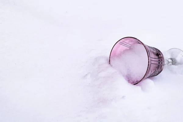 Вінтажне Винне Скло Білому Снігу Зимовий Фон — стокове фото