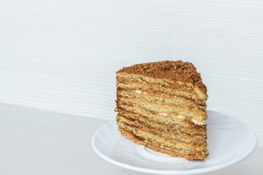 Odaklanmış bir parça ballı kek. Yazılacak yer.