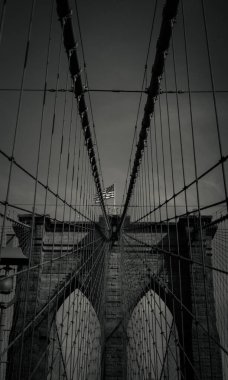 Brooklyn Köprüsü, New York siyah beyaz, simetrik
