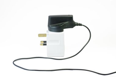 Üç şekilde elektrik prizine
