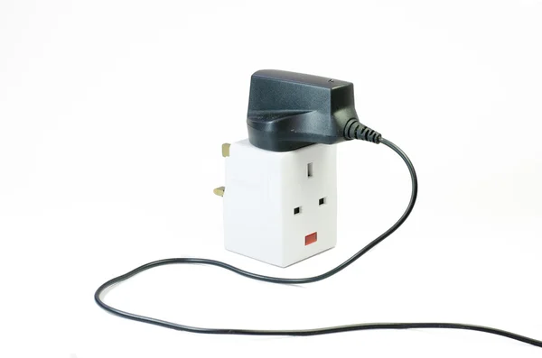 Üç şekilde elektrik prizine