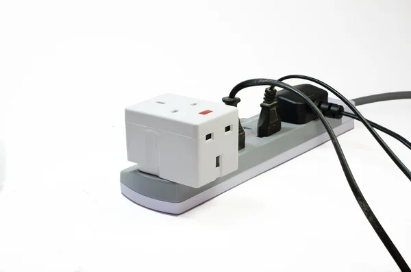 Üç şekilde elektrik prizine