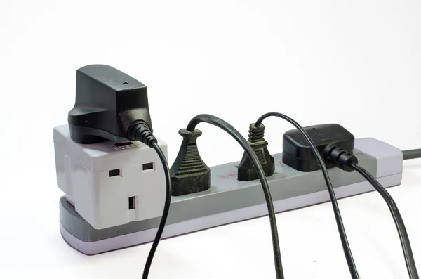 Üç şekilde elektrik prizine