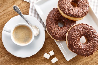 Espresso ile Çikolatalı donuts kahve