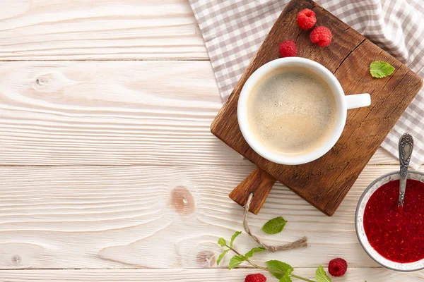 Café Americano con croissants y mermelada —  Fotos de Stock