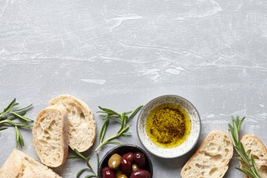 Zeytinyağı ve otlar ile İtalyan ciabatta