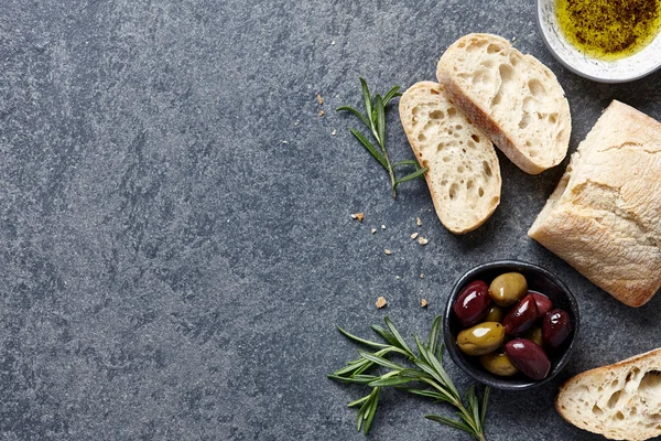 Продукты питания с итальянской ciabatta — стоковое фото