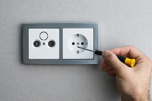 AC elektrik prizine yüklemek