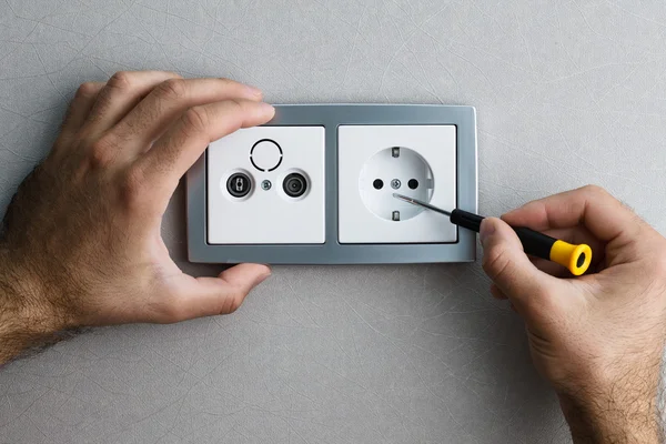 AC elektrik prizine yüklemek