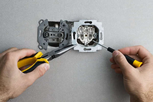 AC elektrik prizine yüklemek