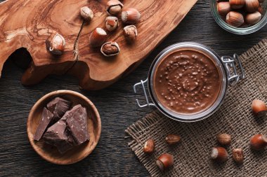 Fındık parçaları ile spread fındık