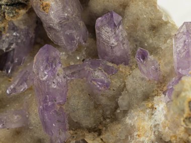 Menekşe ametist kuvars kristalleri