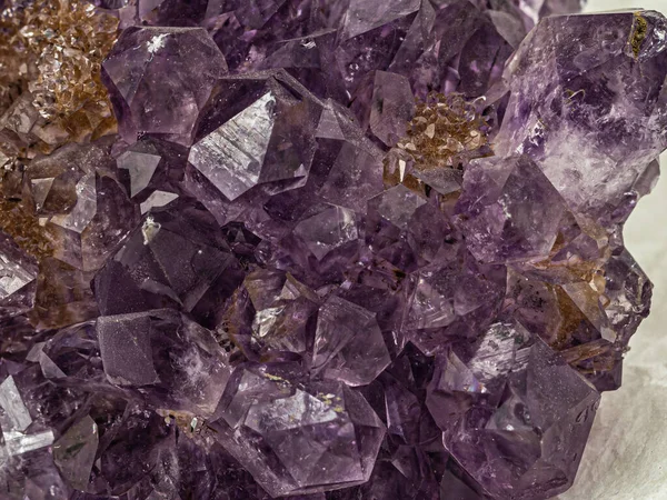 Violette Amethist Quarzkristalle — Stockfoto