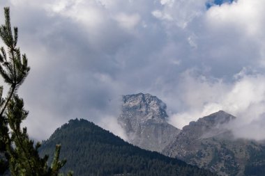 bulutlu dağ manzarası, panoramik manzara