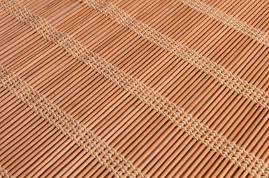 Yuvarlak bambu çubuklarından yapılmış ahşap zemin.