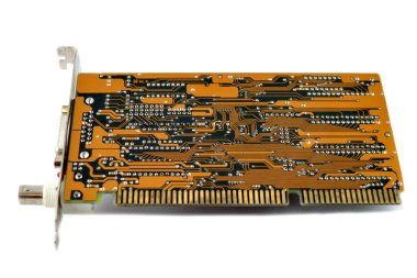 Şebeke tahtası. Beyaz arkaplandaki bilgisayar devre kartı