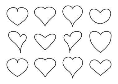 Kalplerin ana hatları beyaz arka planda izole edilmiş ikon koleksiyonu. El çizimi. Vektör illüstrasyonu.