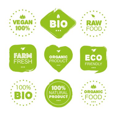 Taze sağlıklı organik vejetaryen yiyecekler logo etiketleri ve etiketleri farklı tasarım ve yeşil renkte. Vektör illüstrasyonu.