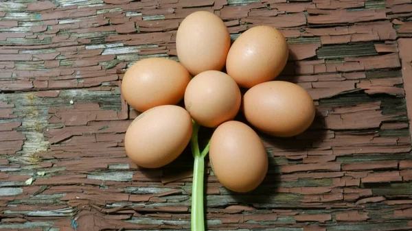 Huevos Con Tallo Apio Tablón Madera Agrietado Viejo —  Fotos de Stock