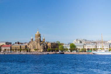 Neva Nehri Sunny Üniversitesi dolgu ile arasında köprü görevi gören 