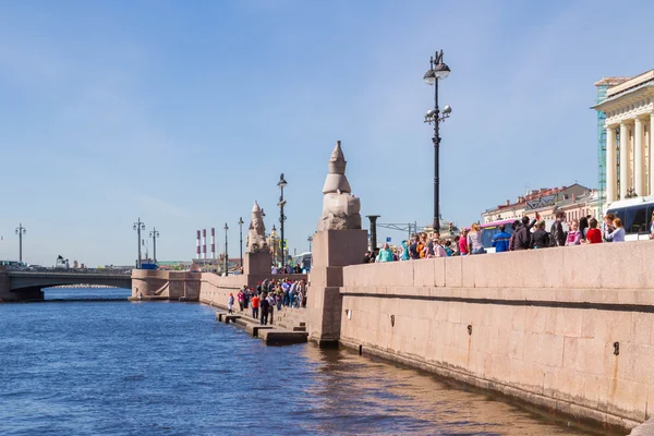 Famoso lugar con esfinges cerca de Blagoveshchensky puente en Sunny —  Fotos de Stock