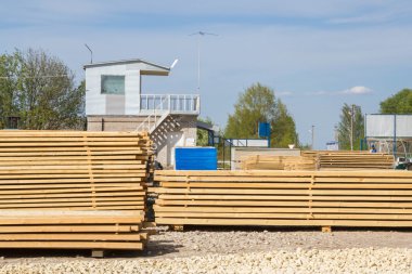 İnşaat malzemeleri temel alınarak bina dışında Satılık