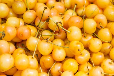 İçinde belgili tanımlık çarşı üstünde belgili tanımlık sayaç olgun sarı kiraz