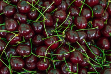 İçinde belgili tanımlık çarşı üstünde belgili tanımlık sayaç olgun kırmızı kiraz