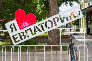Evpatoria, Kırım, 8 Haziran 2016. Bisiklet parkının yanındaki Yevpatoriya 'ya bayılıyorum..