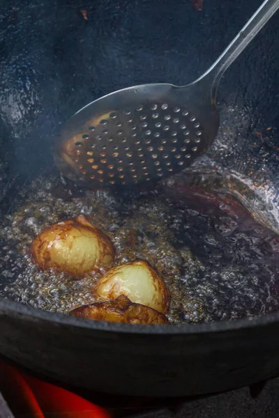 Pilaf Masak Kaldron Pada Panggangan Luar Musim Panas — Stok Foto