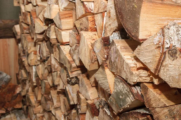 Drewno Brzozowe Przypięte Stosu Drewnianych Górach — Zdjęcie stockowe
