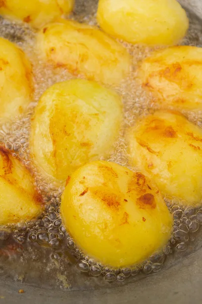 Las Papas Doradas Fríen Aceite Hirviendo Caldero — Foto de Stock