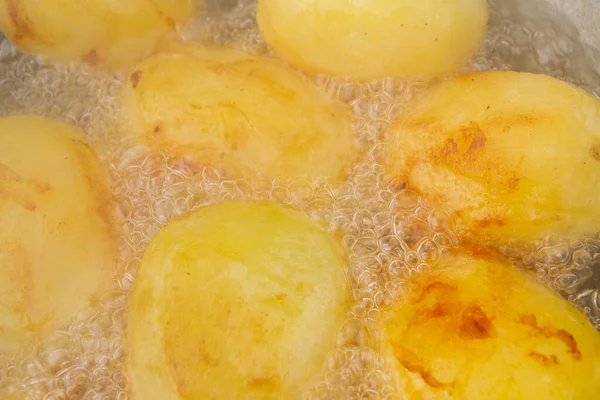 Las Papas Doradas Fríen Aceite Hirviendo Caldero — Foto de Stock