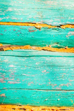 Eski ahşap bir evin duvarı.